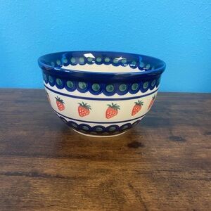 Boleslawiec. Blue/White Bowl with Strawberry Design.NWOT.Ceramic/Pottery.Poland